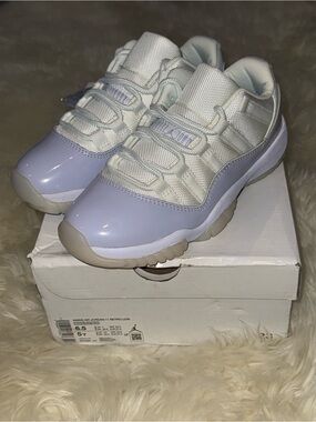 Air Jordan Low-Top Sneakers - White & Light Lavender Patent